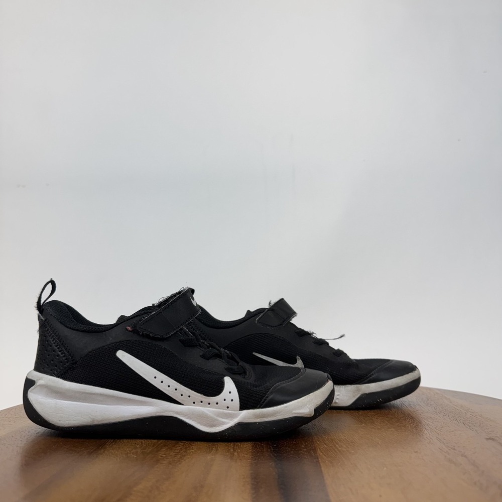 Big Kids Nike Omni Multi-Court PS Black White Athletic Sneakers Size 1.5 Y GUC